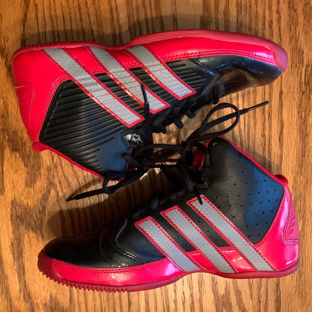 Adidas basketball shoes, men's 6, EUC